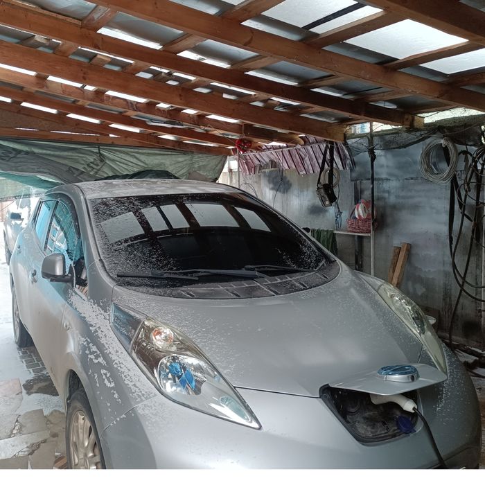 Нисан Лиф 2012 года