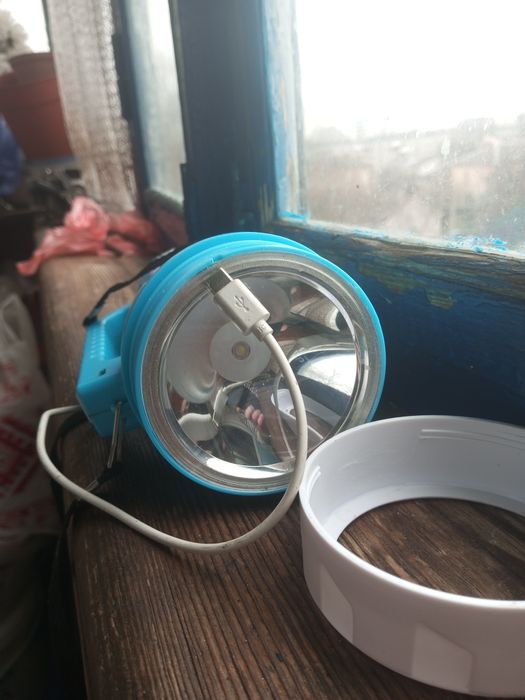 Фонарик аккумуляторный