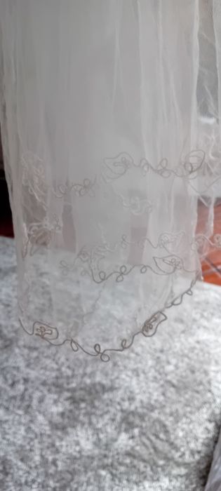 Vestido de noiva noivas branco e pérola  com véu tule bordado