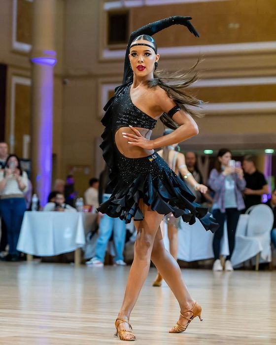 Бальна сукня латина