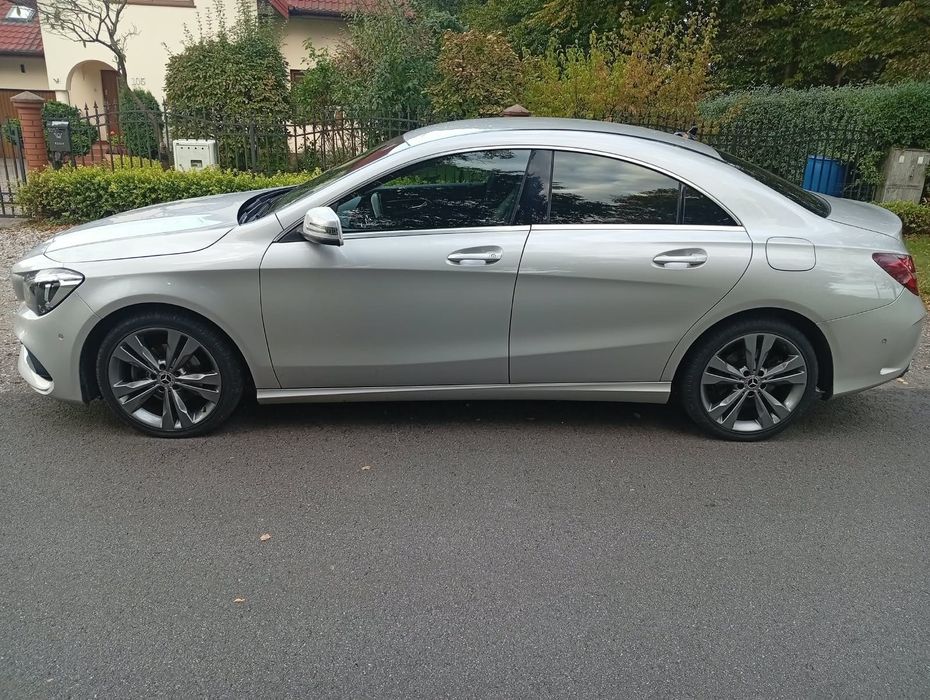 Mercedes-Benz CLA MERCEDES-BENZ CLA – Elegancki sedan z 2017 roku