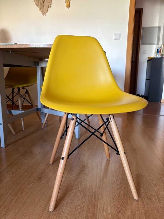 6 Cadeiras Sklum, amarelo mostarda --> por apenas 70€ (Estilo Eames DSW)
