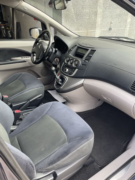 Mitsubishi grandis