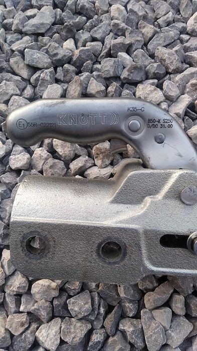 Zaczep kulowy KNOTT żeliwny 3500kg