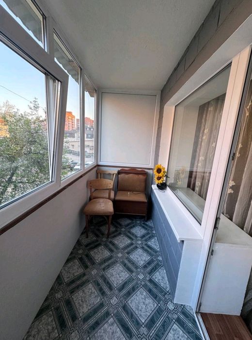 Продаж 1 кімнатної квартири, Г Крут, середина.