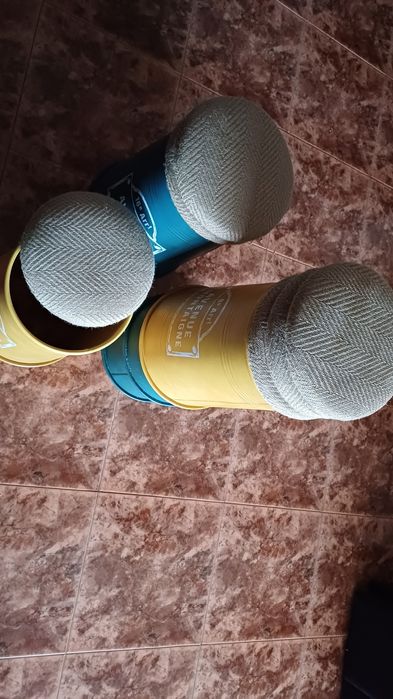 Bancos em metal praticamente novos.