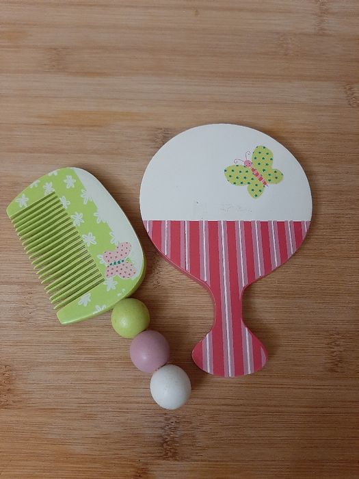 Espelho e pente em madeira64739103964034122