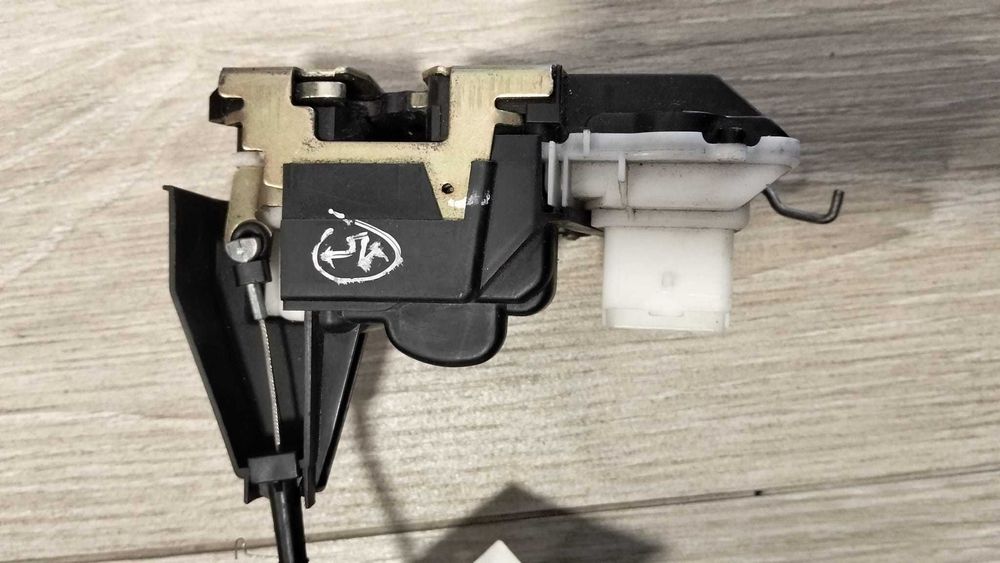 Fechadura traseira esquerda Citroen c4