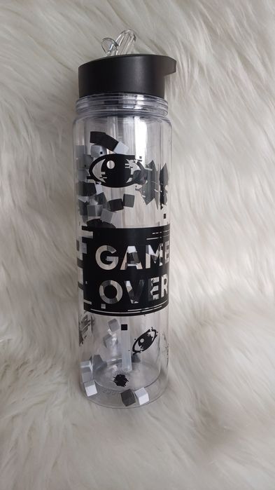 Butelka  „GAME OVER”.