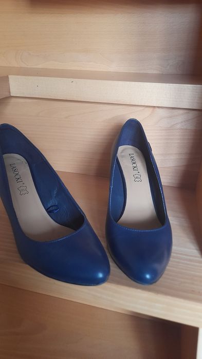 Granatowe skórzane szpilki 40 LASOCKI
