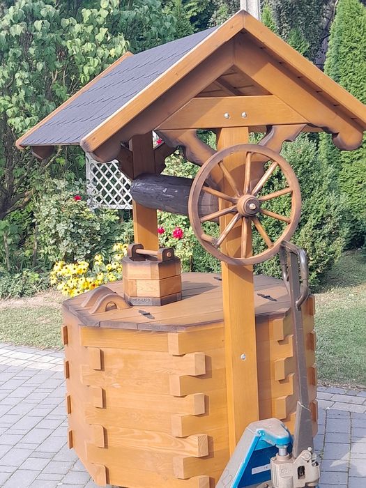 Studnia drewniana ogrodowa obudowa ozdobna