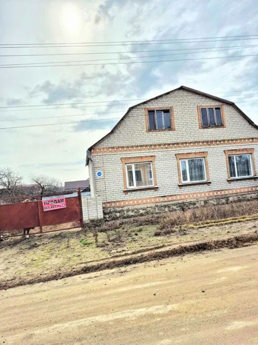 Продам добротний та міцний будинок в місті Бобринець.