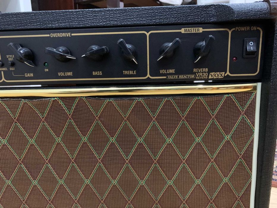 Amplificador VOX VR30R - Clássico Híbrido em Excelente Condição!