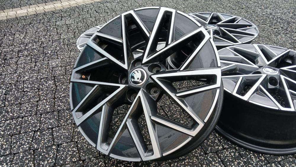 17"  Skoda Octavia Oryginal 5x112  7j et46 Nowy Model 2022 Superb /  Golf  passat  Id3   Seat Audi A3