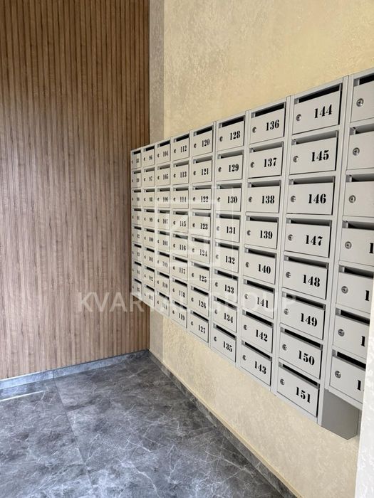 Продам 2 к.квартиру з початковим ремонтом 53 кв.м .  Бомбосховище +