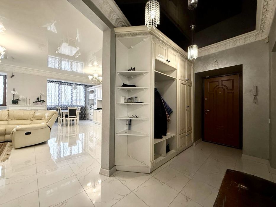 2 кімнати + кухня-студія у центрі біля парку та озера