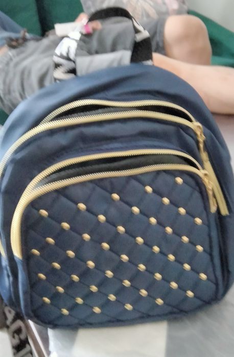 Nowy granatowy plecak