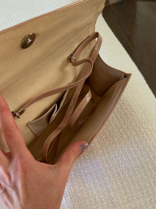 Продаю клатч лаковый