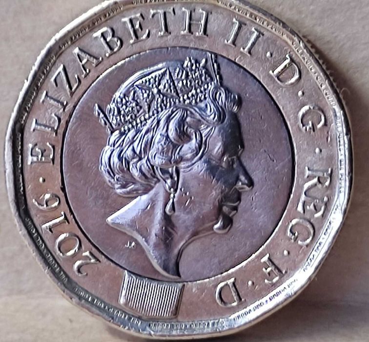 Moeda de One Pound 2016 Elizabeth II