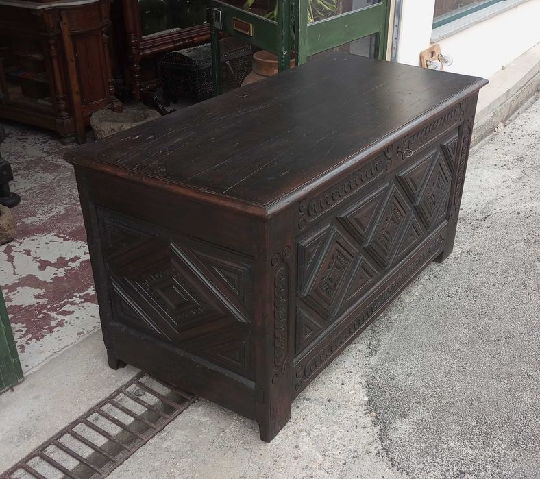 Antiga arca séc. XVII/XVIII