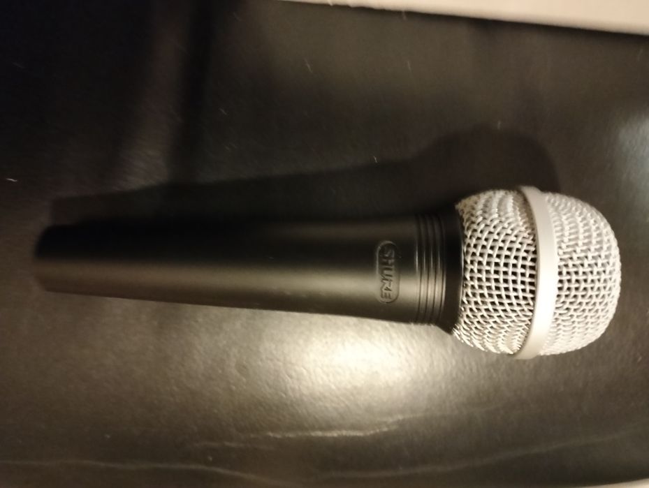 Microfone dinâmico cardióide Shure 8700. Como novo