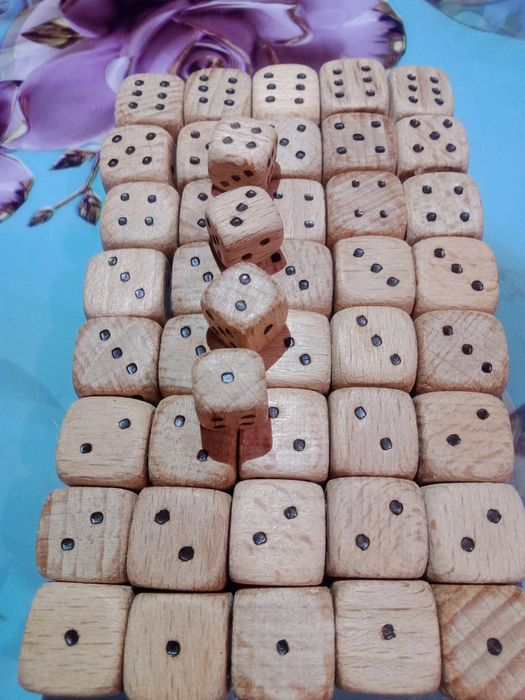 Шашки фішки кубики заріки