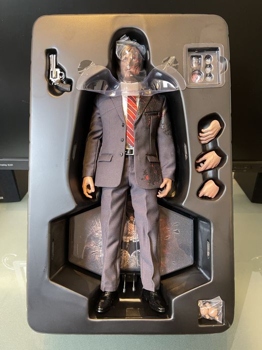 Hot Toys Two-Faces Batman MMS546 - Figurine 1/6, Boîte Marron, Bon état