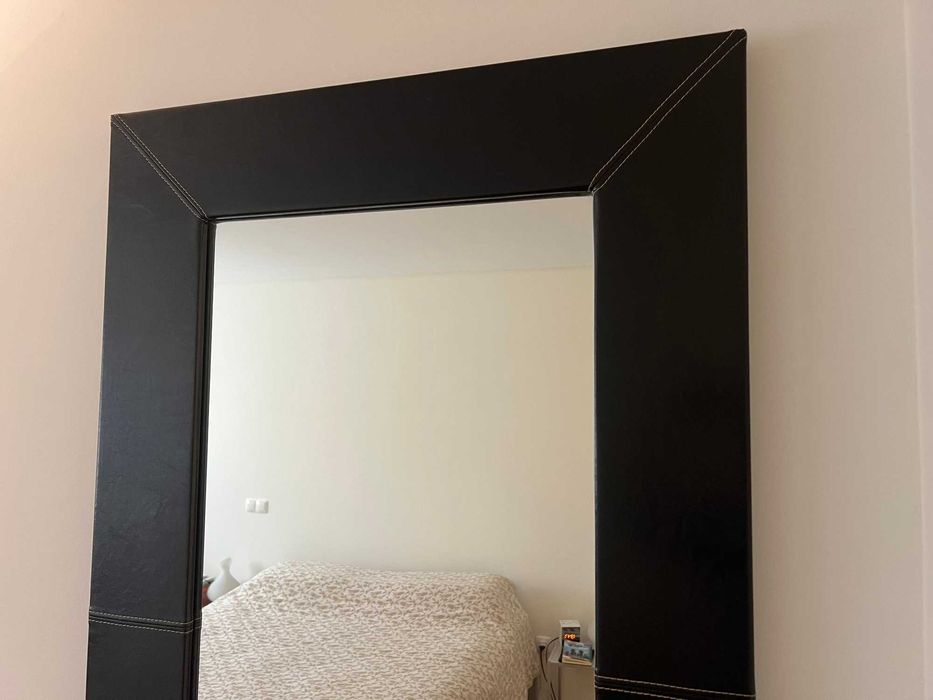 espelho com moldura couro