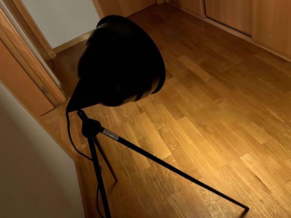 Candeeiro holofote tripé de chão