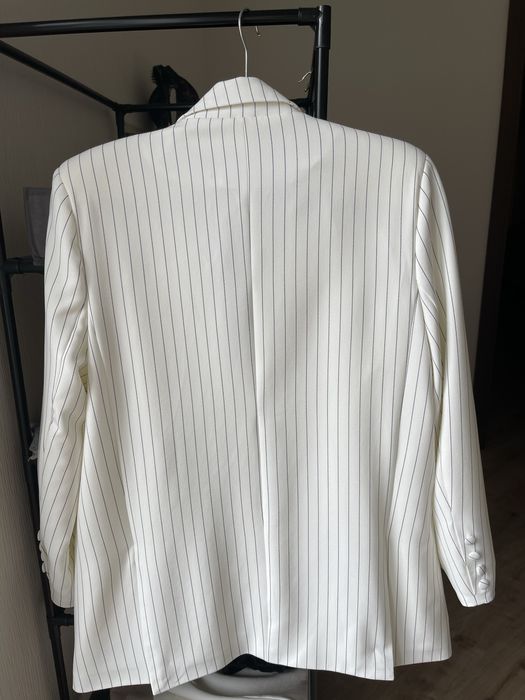 Пиджак молочный в тонкую полоску