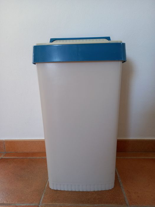 Cesto com tampa Domplex