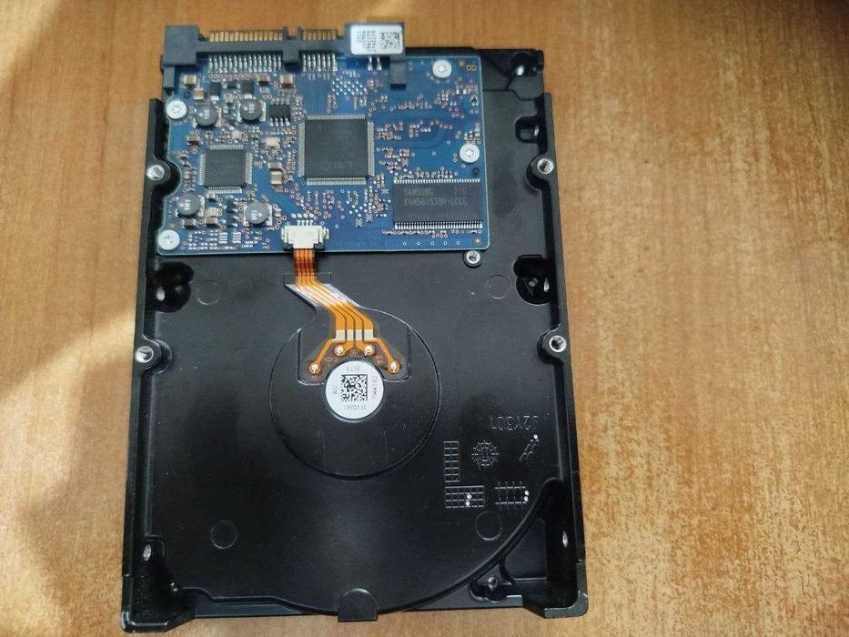 Жесткий диск Hitachi Deskstar 7K1000 1ТБ (HDS721010CLA332)