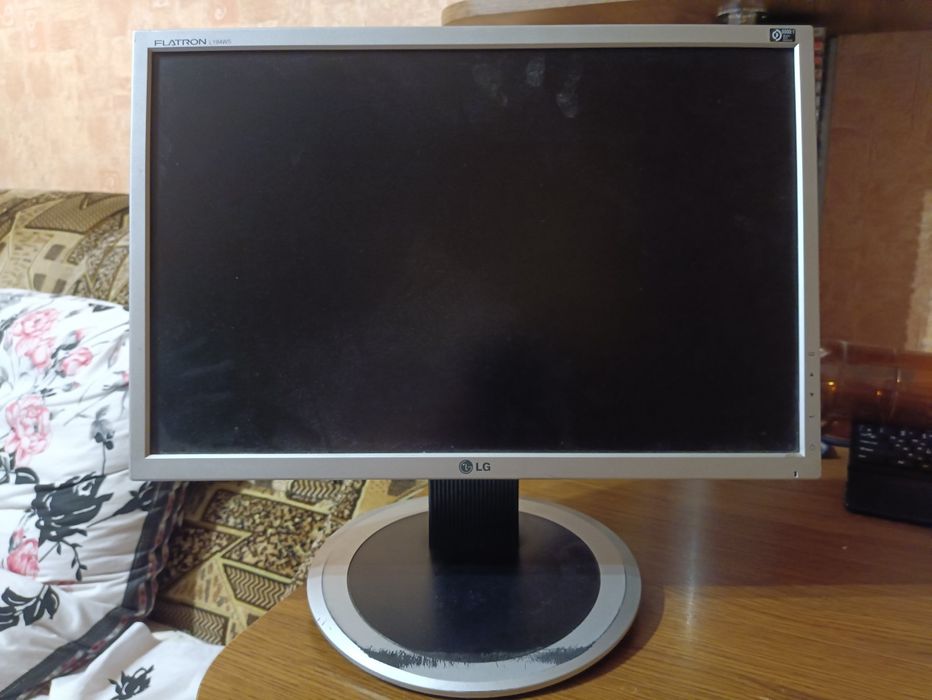 Монитор LG Flatron L194WS-SF