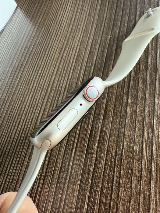 Apple Watch serii 8 GPS+Cellular, koperta 45mm, Starlight Aluminium