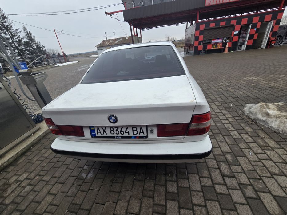 Автомобіль BMW e34