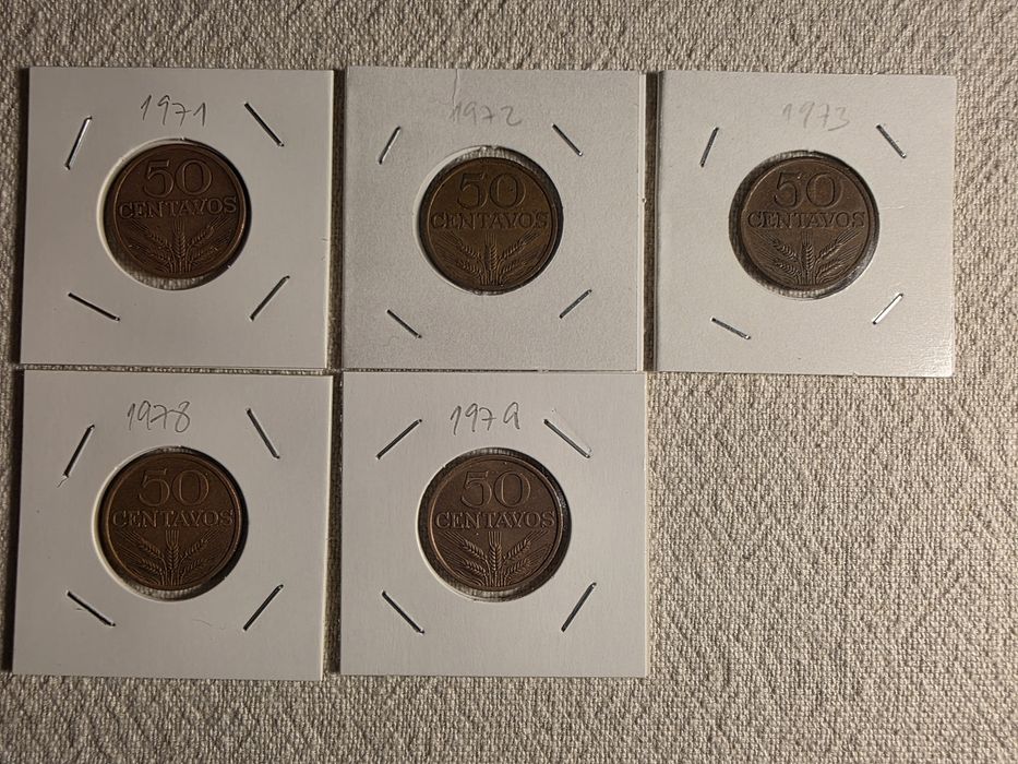 Moedas de 50 centavos de diversas datas