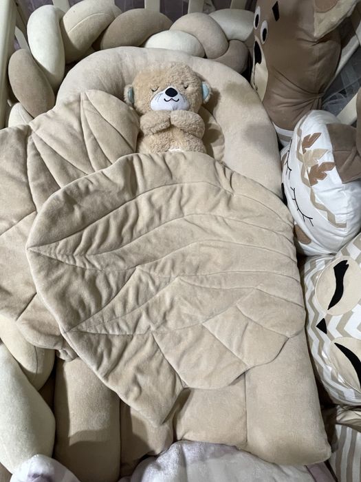 Продам кокон з крилами. Колір беж.