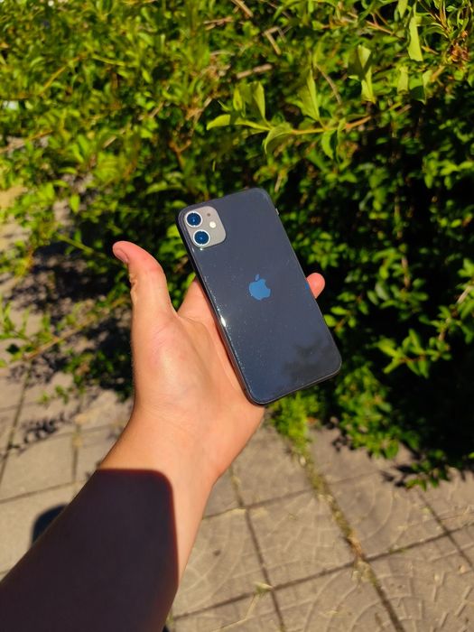 Продам iPhone 11 64gb newerlock