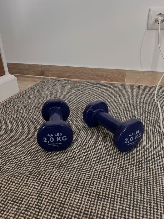 tapete de yoga y dois halteres de dois quilos