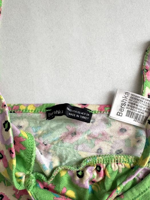 Bershka dwa nowe topy kwiatowy print kryształki