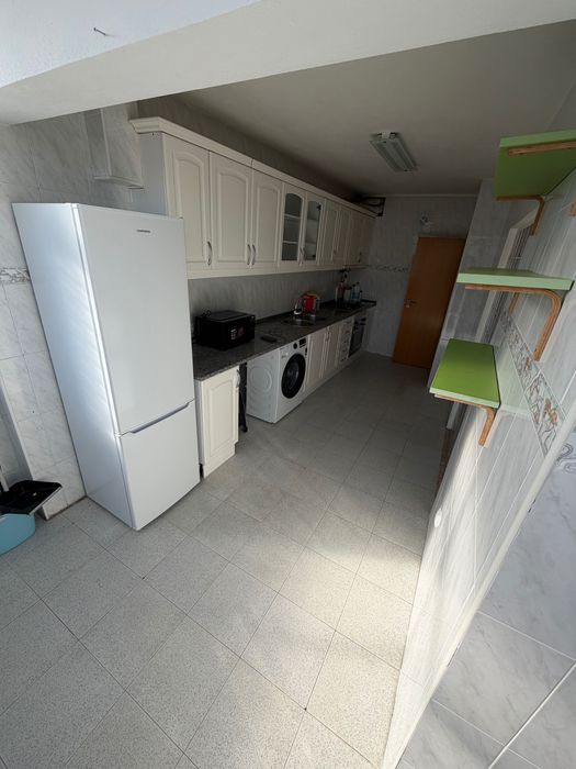 Quarto para arrendar em monte Abraão 430€