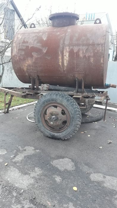 Цистерна на півпричепі