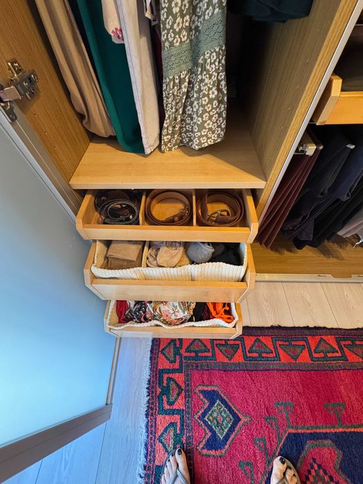 Vendo roupeiro com portas de correr IKEA PAX, em efeito carvalho, com 2,5m de largura.