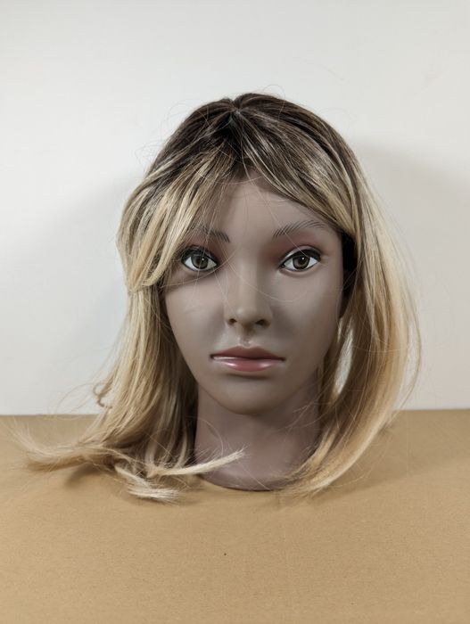 Peruka damska grzywka ombre blond pasemka ok 35 cm proste włosy