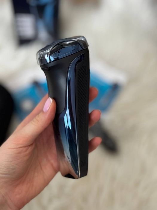 Elektryczna golarka męska z 3 wymiennymi głowicami