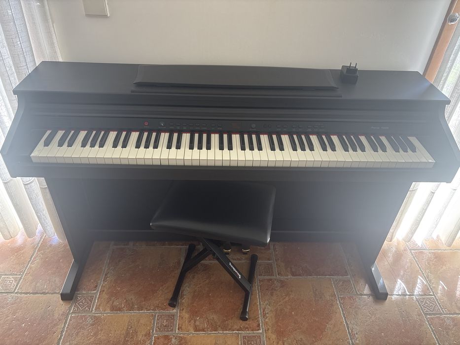 Piano Ringway TG8852 Usado