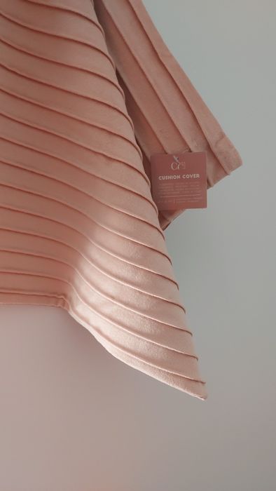 Dwie nowe poszewki na poduszki komplet