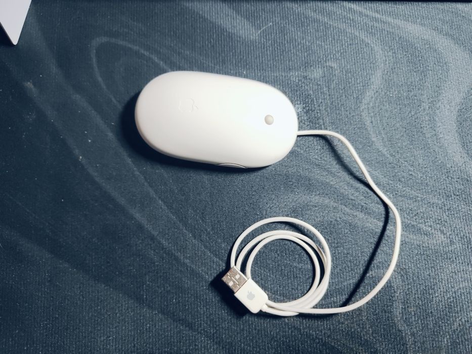 Myszka kablowa Apple