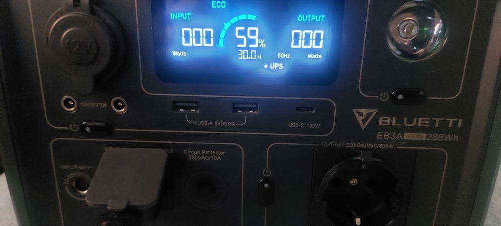 Bluetti EB3A (Заряжается от солнца/авто, ошибка UPS по 220V)