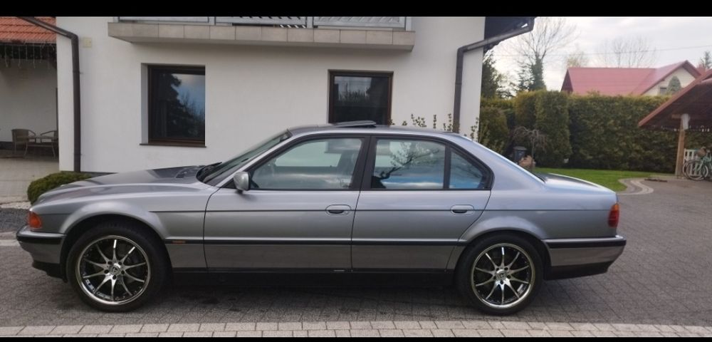 BMW seria 7 E38 2.8